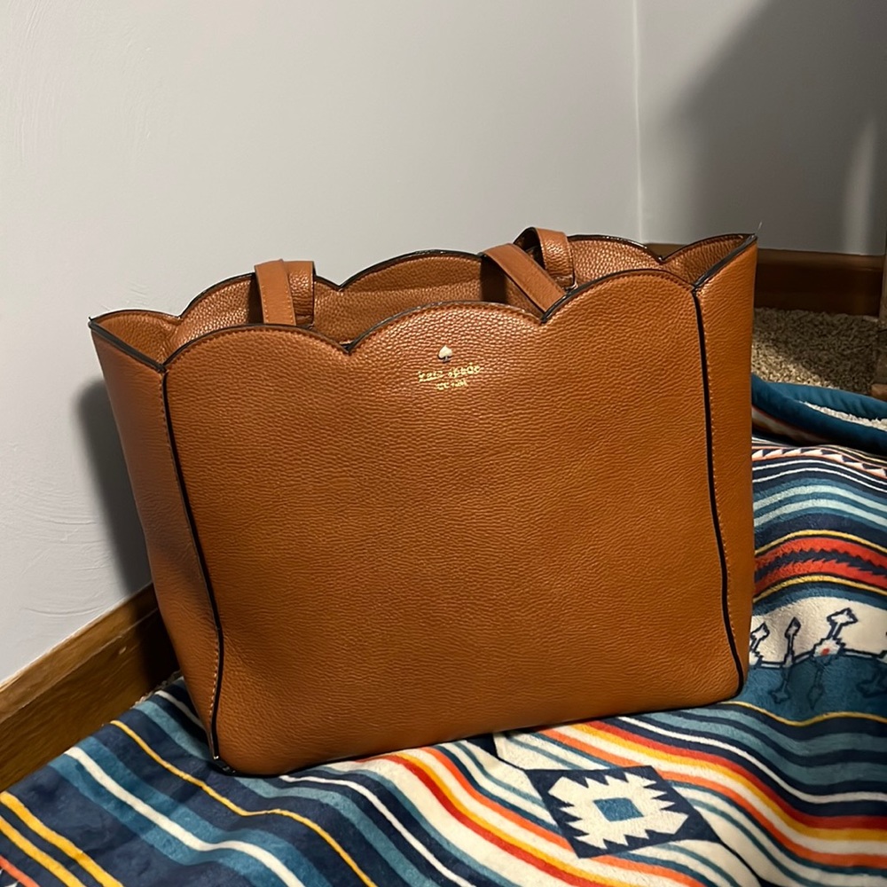 KATE SPADE SCALLOP EDGE TOTE 👜